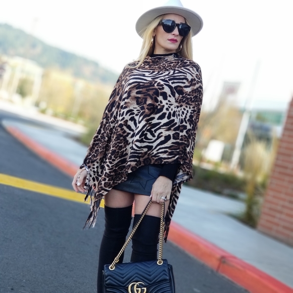 Leopard Print Poncho - Picture 4 of 7